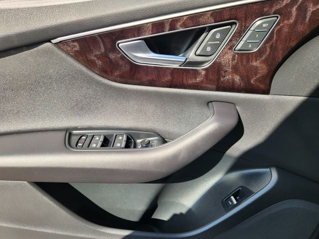 2023 Audi Q8 55 Premium quattro