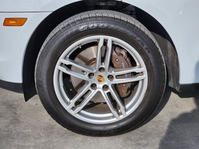 2021 Porsche Macan Base